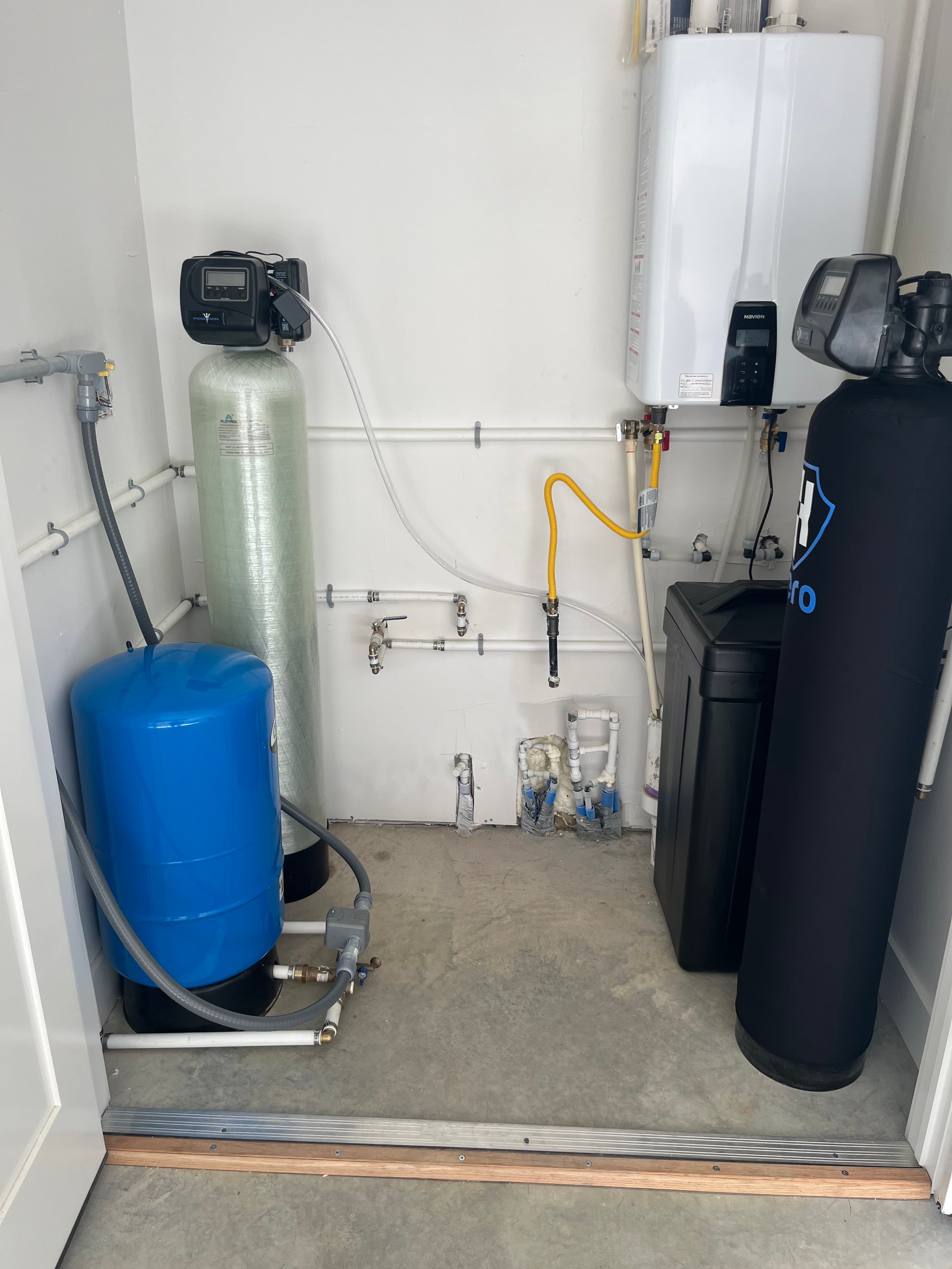 Commercial water storage and filtration setup